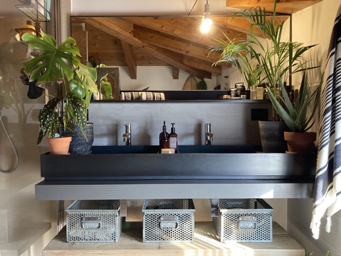 Bagno in stile soft industrial di 16 di Easy Living
