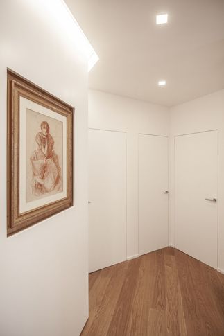 Ingresso in stile minimal di 15 di Pucciarelli Architetti