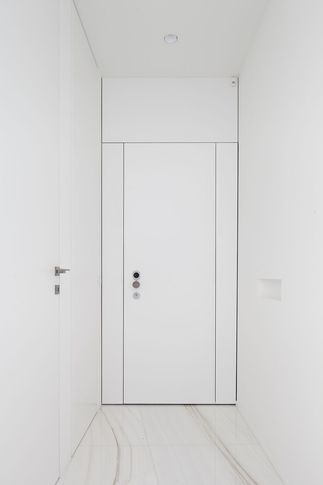 Ingresso in stile minimal di 5 di Ciliegio Esterno