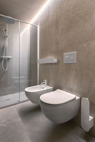 Bagno in stile contemporaneo di 4 di Alessandro Magno Studio