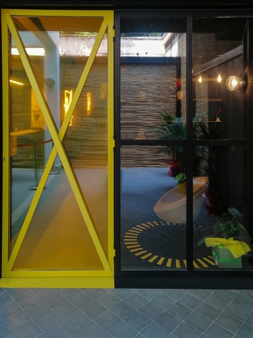Ingresso in stile industriale di 23 di Carusone D+B