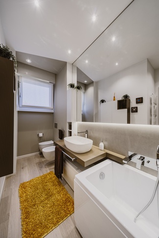 Bagno in stile contemporaneo di 7 di Annalisa Carli Architetto