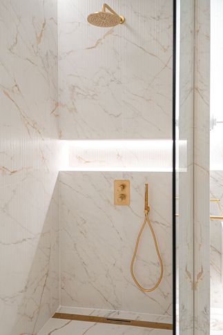 Bagno in stile contemporaneo di 11 di Formale.