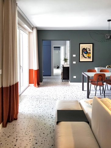 Soggiorno in stile contemporaneo di 32 di Studio MAC