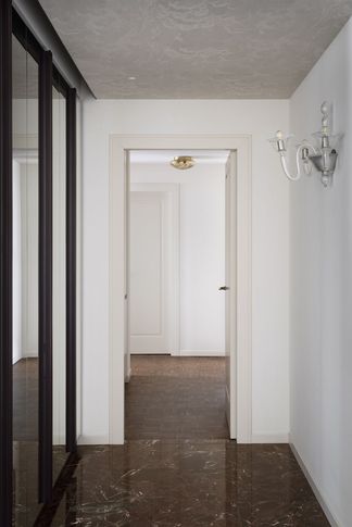 Ingresso in stile contemporaneo di 15 di Studio Cava