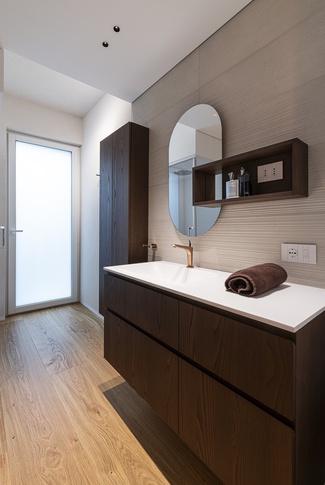 Bagno in stile contemporaneo di 6 di Francesco Cardano Interior Designer