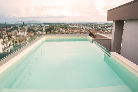 Piscina in stile contemporaneo di 20 di SMartSTUDIO