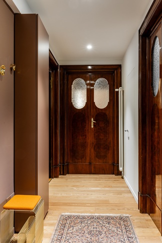 Ingresso in stile contemporaneo di 7 di Moltefacce SRL Ingresso in stile contemporaneo di 7 di Moltefacce SRL