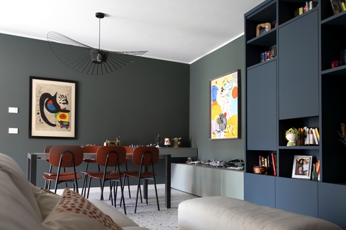 Soggiorno in stile contemporaneo di 32 di Studio MAC