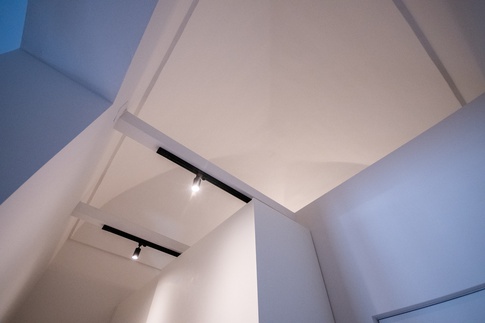 Open Space in stile soft industrial di 170 di Marco Giovinazzo Architects