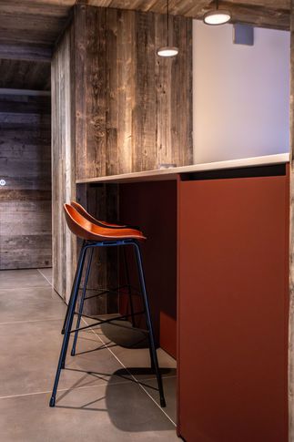 Cucina in stile moderno di 35 di Design Alpino