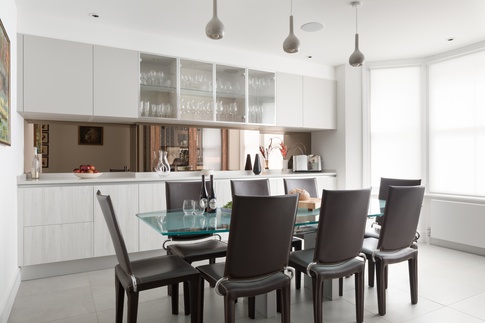 Cucina in stile moderno di 80 di M'ama interni +