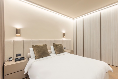 Camera da Letto in stile moderno di 15 di Living Home Design