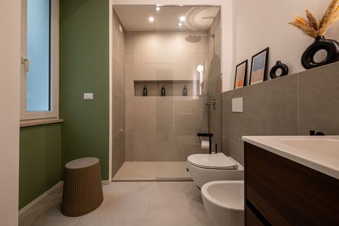 Bagno in stile moderno di 4 di Serena Maiorano Architetto Bagno in stile moderno di 4 di Serena Maiorano Architetto