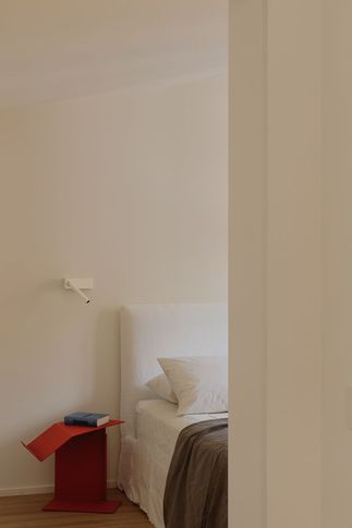 Camera da Letto in stile contemporaneo di 12 di Tuc Studio
