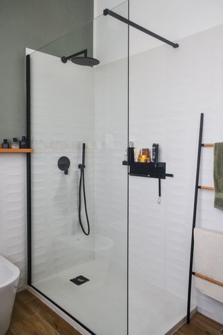 Bagno in stile moderno di 6 di Studio LABventinove