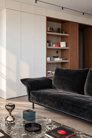 Soggiorno in stile contemporaneo di 25 di Maurizio Vesce  architettura