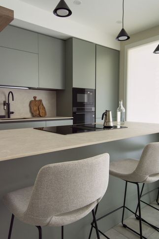 Open Space in stile moderno di 38 di Silvia Aquilani . Design studio