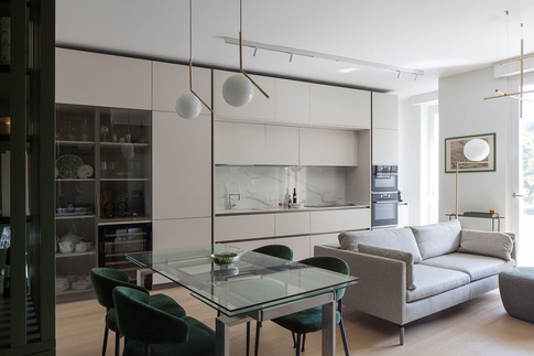 Cucina in stile contemporaneo di 35 di Elena Russo Interiors