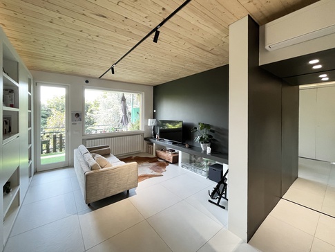 Soggiorno in stile contemporaneo di 20 di bdastudio