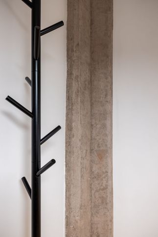 Studio in stile contemporaneo di 130 di Archifacturing - Sara Cimarelli & Giorgio Opolka architetti