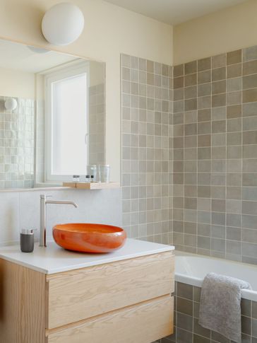 Bagno in stile moderno di 5 di spazioUVA
