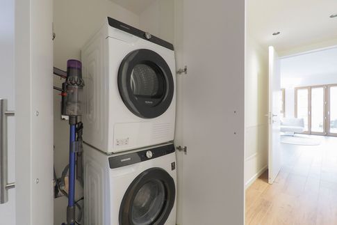 Corridoio in stile moderno di 5 di Desearq studio - architettura e interior design