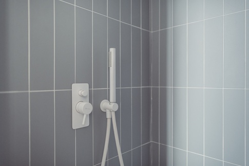 Bagno in stile contemporaneo di 3 di L’usine Bagno in stile contemporaneo di 3 di L’usine