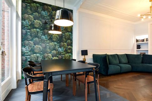 Soggiorno in stile moderno di 30 di Equus Architects