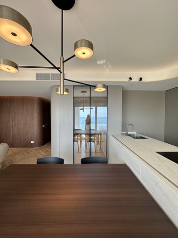 Open Space in stile contemporaneo di 36 di Abitacolo Interni Open Space in stile contemporaneo di 36 di Abitacolo Interni