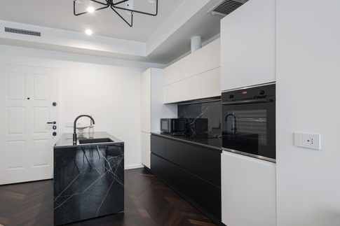 Open Space in stile contemporaneo di 20 di Martini & Partners