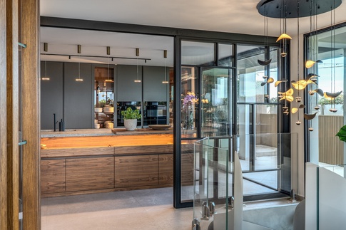 Cucina in stile moderno di 25 di MOB Architects