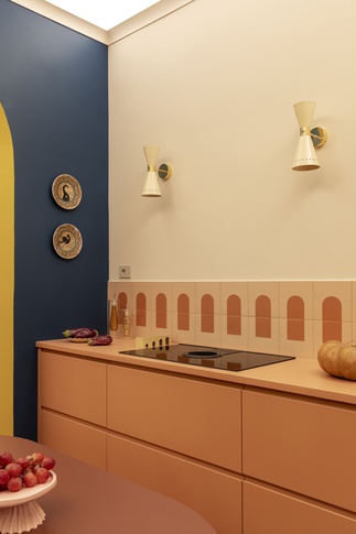 Cucina in stile maximalista di 11 di Rachele Biancalani Studio Cucina in stile maximalista di 11 di Rachele Biancalani Studio