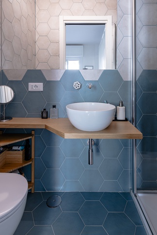 Bagno in stile contemporaneo di 2 di Zelda de Ruvo Architetto Bagno in stile contemporaneo di 2 di Zelda de Ruvo Architetto