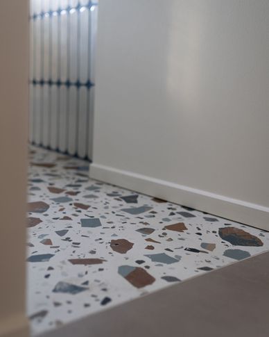 Bagno in stile contemporaneo di 5 di Studio Carlone