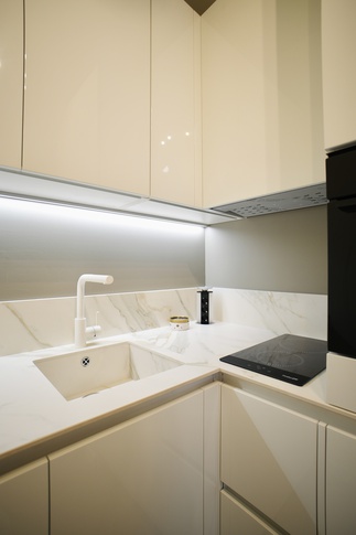 Cucina in stile moderno di 2 di Rinnova Home 3d Cucina in stile moderno di 2 di Rinnova Home 3d