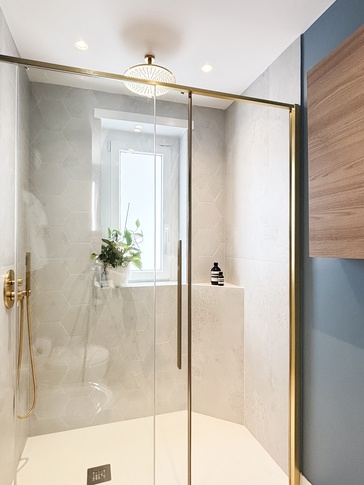 Bagno in stile contemporaneo di 5 di Francesca Macellari