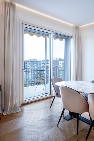 Soggiorno in stile moderno di 35 di Bossi Vigorito Building Interior