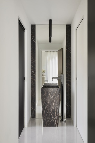 Bagno di Servizio in stile moderno di 8 di Chantal Forzatti architetto Bagno di Servizio in stile moderno di 8 di Chantal Forzatti architetto