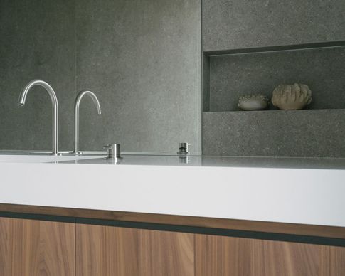 Bagno in stile minimal di 6 di Didonè Comacchio Architects