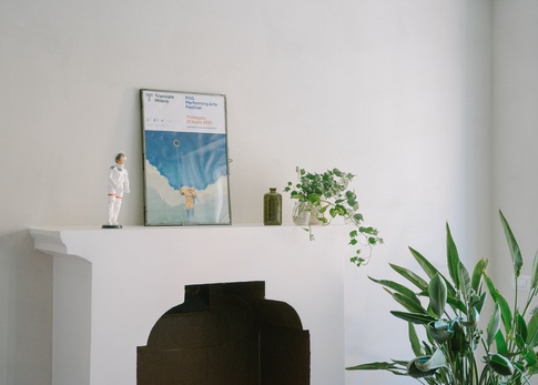 Soggiorno in stile contemporaneo di 40 di PERIMETRI studio Soggiorno in stile contemporaneo di 40 di PERIMETRI studio