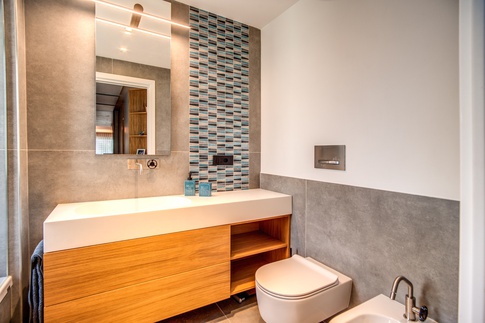 Bagno in stile contemporaneo di 5 di MOB Architects Bagno in stile contemporaneo di 5 di MOB Architects