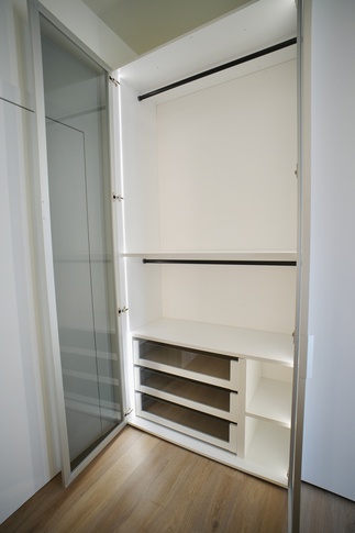 Camera da Letto in stile moderno di 12 di Rinnova Home 3d