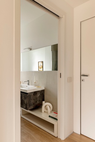 Bagno in stile contemporaneo di 7 di Caterina Scamardella Architetto