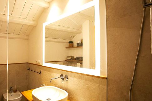 Bagno in stile classico di 5 di Equus Architects