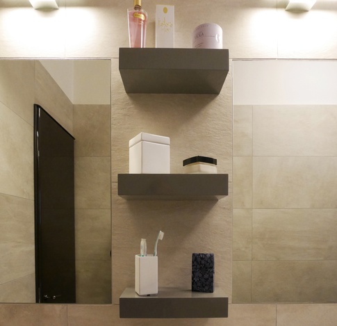 Bagno in stile contemporaneo di 6 di architetto Caterina Martini Bagno in stile contemporaneo di 6 di architetto Caterina Martini