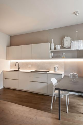 Cucina in stile contemporaneo di 15 di Giulia Dagheti Architetto Cucina in stile contemporaneo di 15 di Giulia Dagheti Architetto