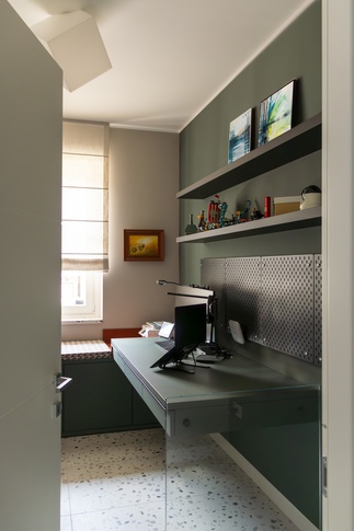 Studio in stile contemporaneo di 8 di Studio MAC