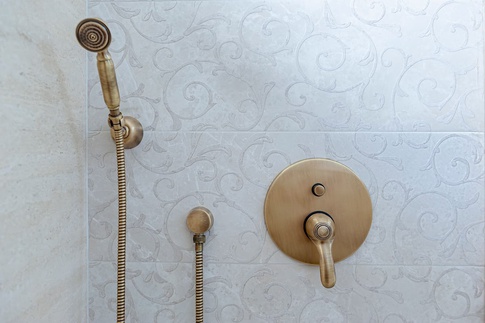 Bagno in stile moderno di 12 di Luca Bucciantini Architettura d' Interni
