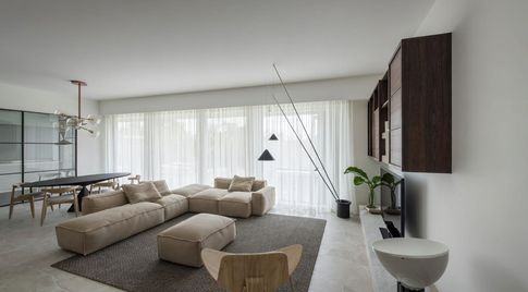 Soggiorno in stile minimal di 70 di Elena Mariotti Soggiorno in stile minimal di 70 di Elena Mariotti